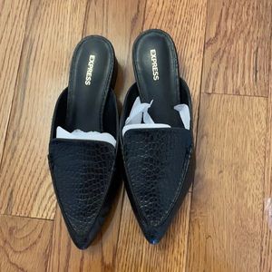 Pointed toe express mules